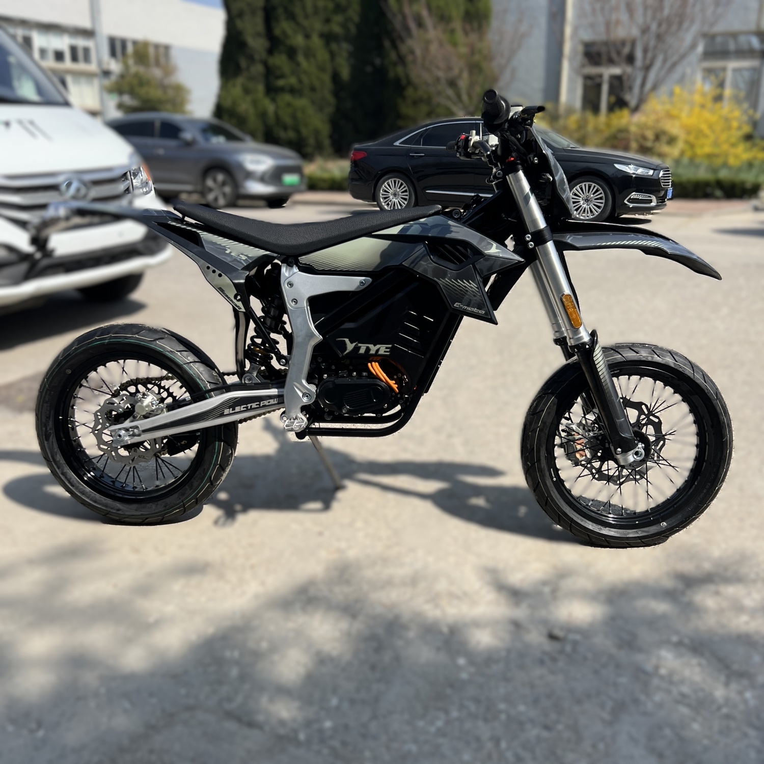 TYE5000 Electric Dirt Bike On Road Supermoto