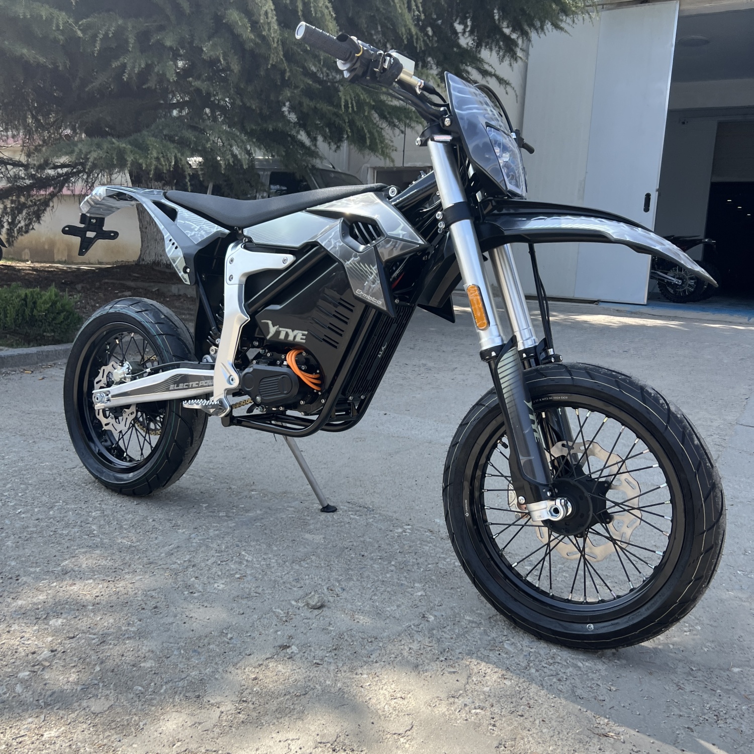 TYE5000 Electric Dirt Bike On Road Supermoto
