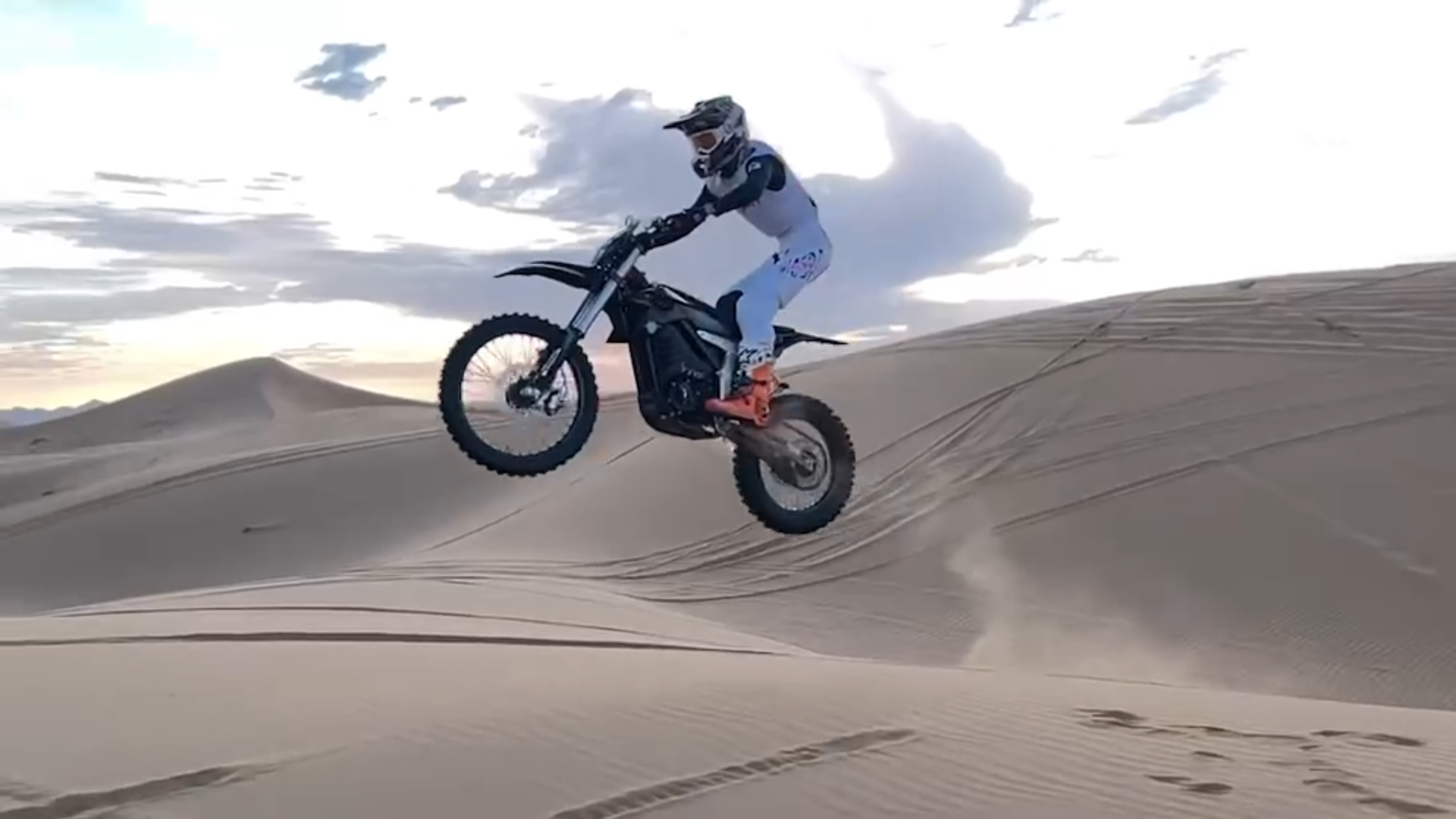 Gas Dirt Bike vs. Electric Dirt Bike The Ultimate Showdown for the Modern Rider